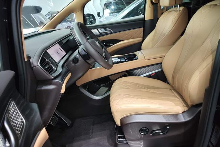 Used Denza D9 2025 DM-i Intelligent Drive 1020 Four-Wheel Drive Flagship Model Left Front Seat