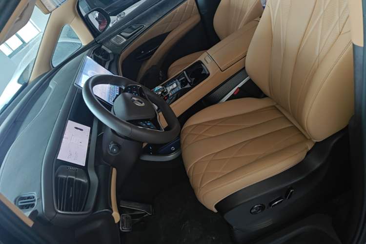 Used Denza D9 2025 DM-i Intelligent Drive 1020 Four-Wheel Drive Prestige Model Left Front Seat