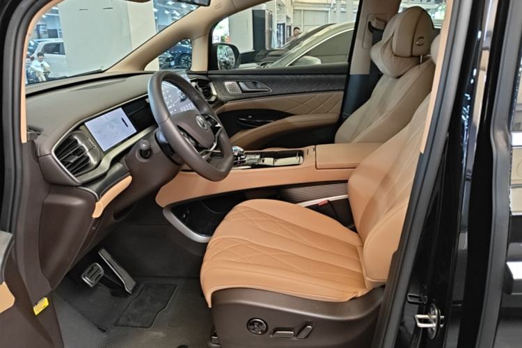Used Denza D9 2025 DM-i Intelligent Drive 1020 Four-Wheel Drive Prestige Model Left Front Seat