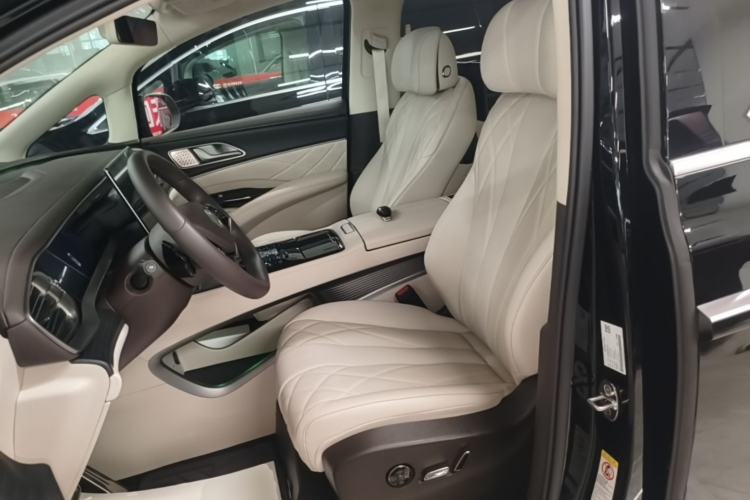 Used Denza D9 2025 DM-i Intelligent Drive 1020 Four-Wheel Drive Flagship Model Left Front Seat