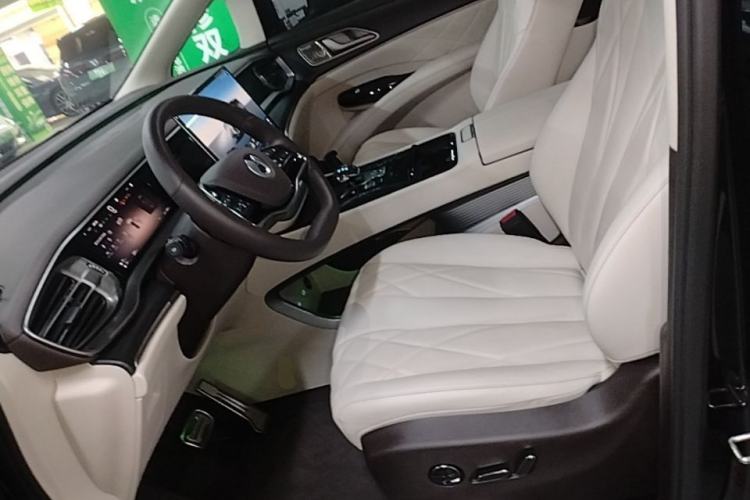 Used Denza D9 2025 DM-i Intelligent Drive 1020 Four-Wheel Drive Flagship Model Left Front Seat