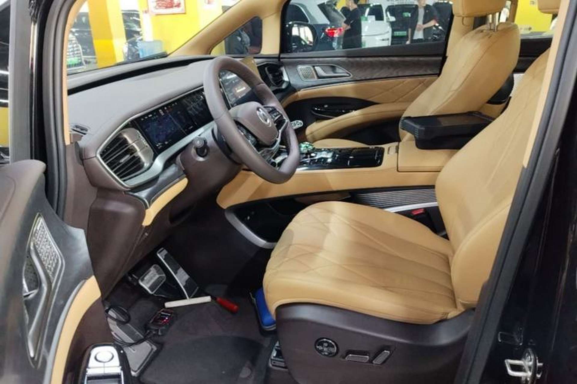 Used Denza D9 2025 Model DM-i Two-Wheel Drive Prestige Edition Left Front Seat