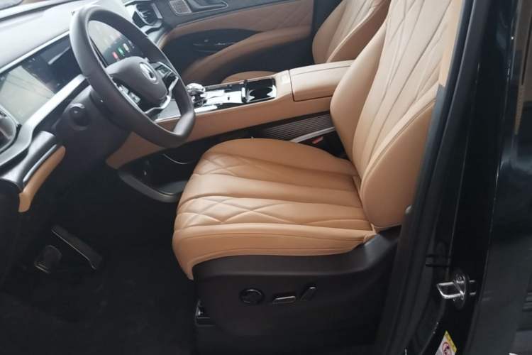 Used Denza D9 2025 DM-i Intelligent Drive 1020 Four-Wheel Drive Prestige Model Left Front Seat