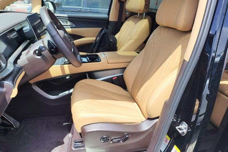 Used Denza D9 2025 DM-i Intelligent Drive 1020 Four-Wheel Drive Flagship Model Left Front Seat
