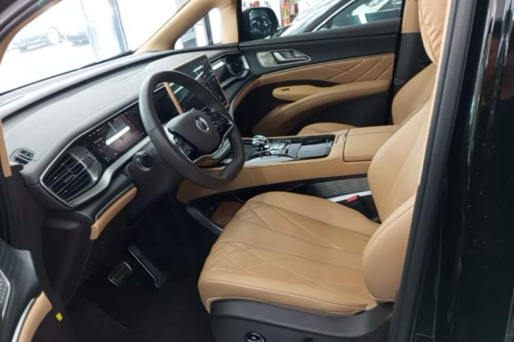 Used Denza D9 2025 DM-i Intelligent Drive 1020 Four-Wheel Drive Flagship Model Left Front Seat