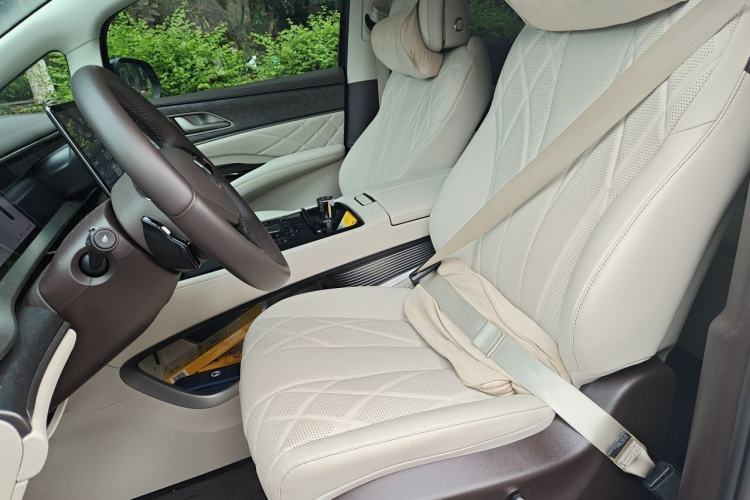 Used Denza D9 2025 DM-i Smart Drive 1020 Four-Wheel Drive Premium Model Left Front Seat