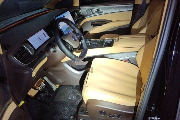 Used Denza D9 2025 DM-i Intelligent Drive 1020 Four-Wheel Drive Prestige Model Left Front Seat