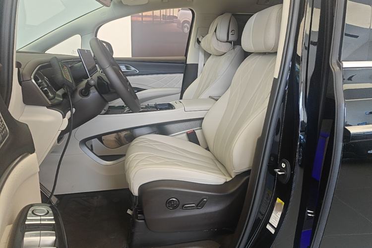 Used Denza D9 2025 DM-i Intelligent Drive 1020 Four-Wheel Drive Flagship Model Left Front Seat