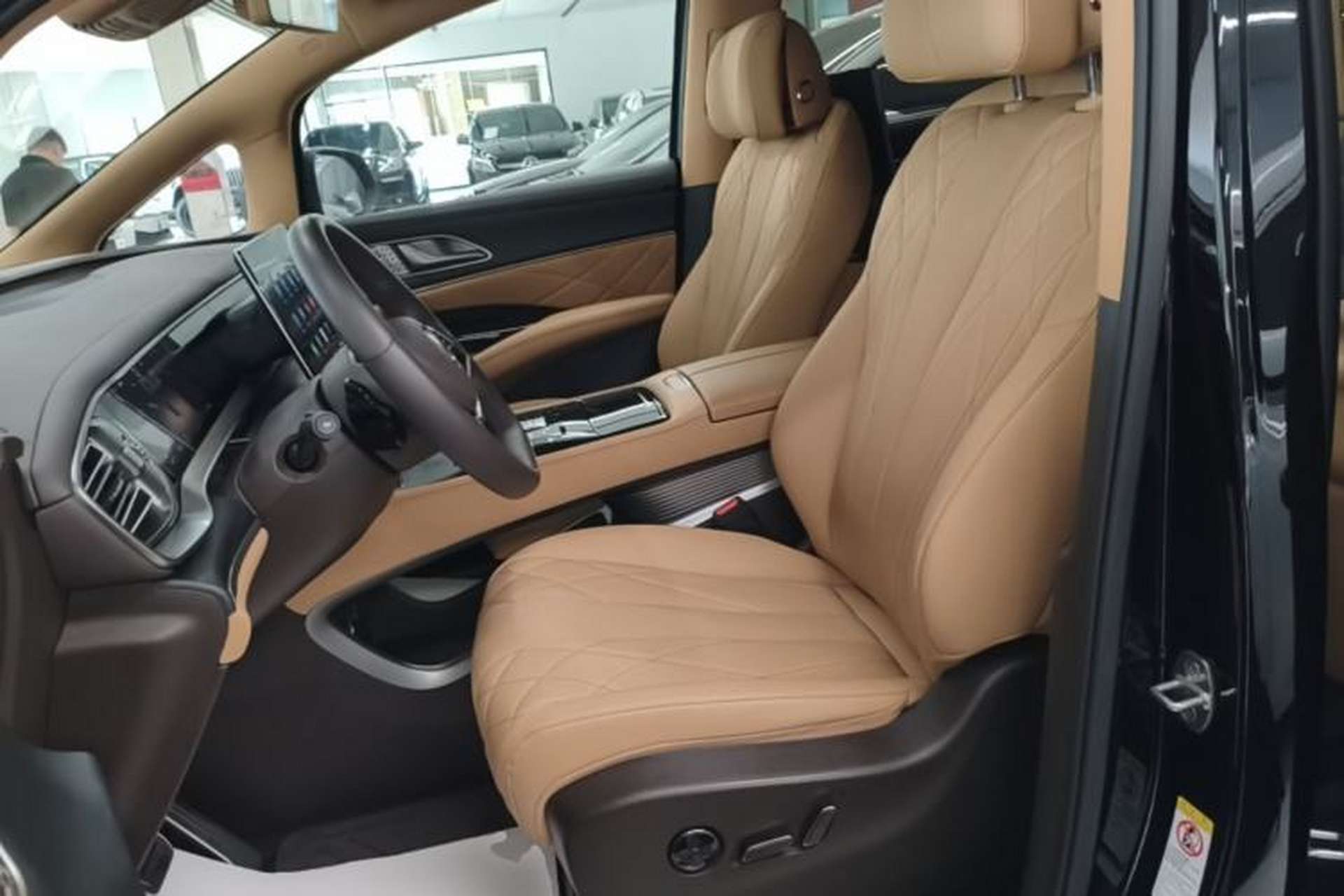Used Denza D9 2025 DM-i Intelligent Drive 1020 Four-Wheel Drive Flagship Model Left Front Seat