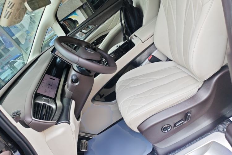 Used Denza D9 2025 DM-i Intelligent Drive 1020 Four-Wheel Drive Prestige Model Left Front Seat