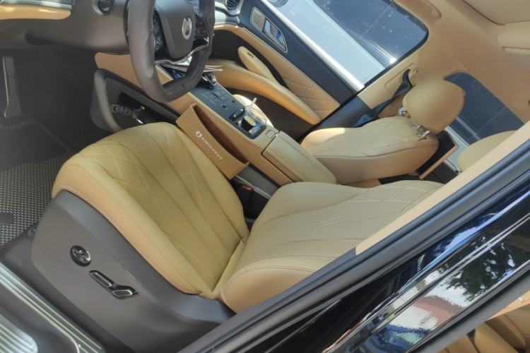 Used Denza D9 2025 DM-i Intelligent Drive 1020 Four-Wheel Drive Flagship Model Left Front Seat