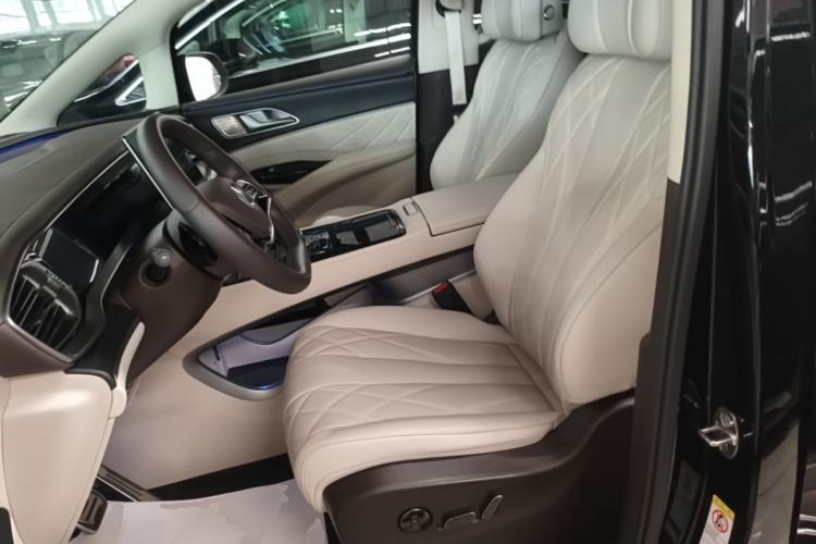 Used Denza D9 2025 DM-i Intelligent Drive 1020 Four-Wheel Drive Flagship Model Left Front Seat