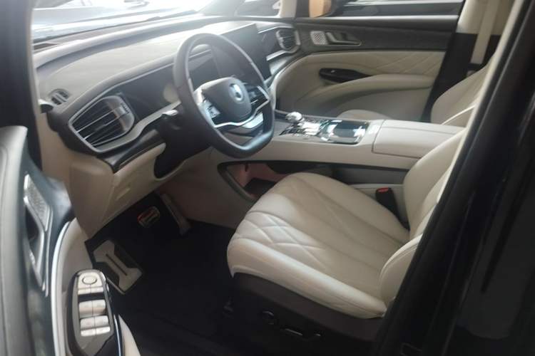 Used Denza D9 2025 DM-i Intelligent Drive 1020 Four-Wheel Drive Prestige Model Left Front Seat