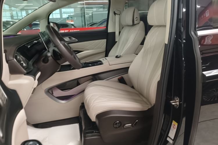 Used Denza D9 2025 DM-i Intelligent Drive 1020 Four-Wheel Drive Flagship Model Left Front Seat