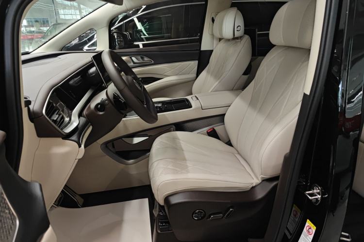 Used Denza D9 2025 DM-i Intelligent Drive 1020 Four-Wheel Drive Flagship Model Left Front Seat