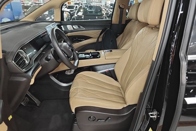 Used Denza D9 2025 DM-i Intelligent Drive 1020 Four-Wheel Drive Flagship Model Left Front Seat