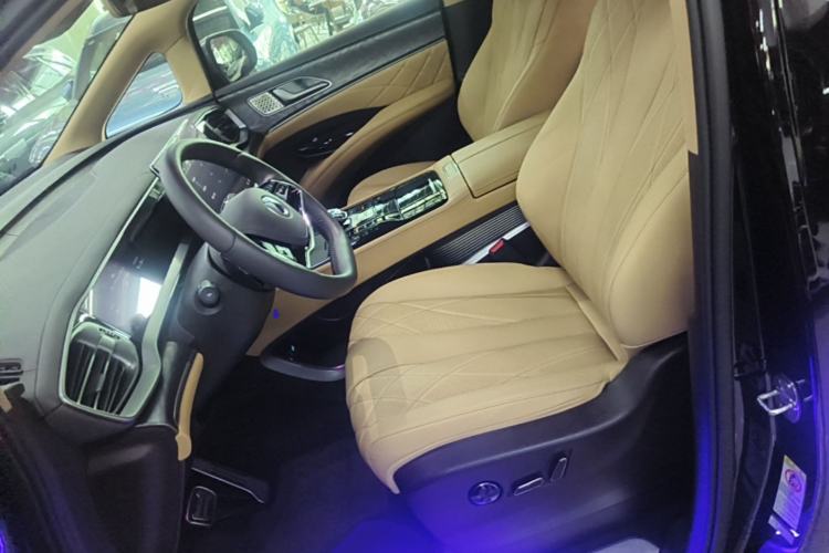 Used Denza D9 2025 DM-i Smart Drive 1020 Four-Wheel Drive Deluxe Model Left Front Seat