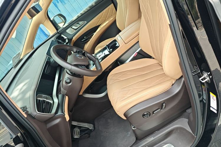 Used Denza D9 2025 DM-i Intelligent Drive 1020 Four-Wheel Drive Flagship Model Left Front Seat
