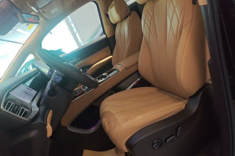 Used Denza D9 2025 DM-i Intelligent Drive 1020 Four-Wheel Drive Flagship Model Left Front Seat
