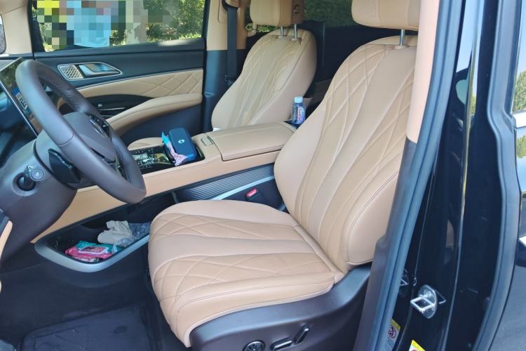 Used Denza D9 2025 DM-i Intelligent Drive 1020 Four-Wheel Drive Flagship Model Left Front Seat
