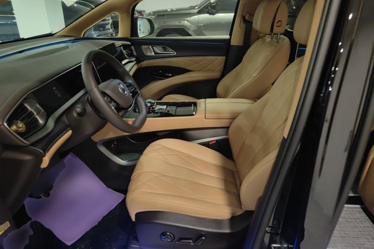 Used Denza D9 2025 DM-i Intelligent Drive 1020 Four-Wheel Drive Flagship Model Left Front Seat