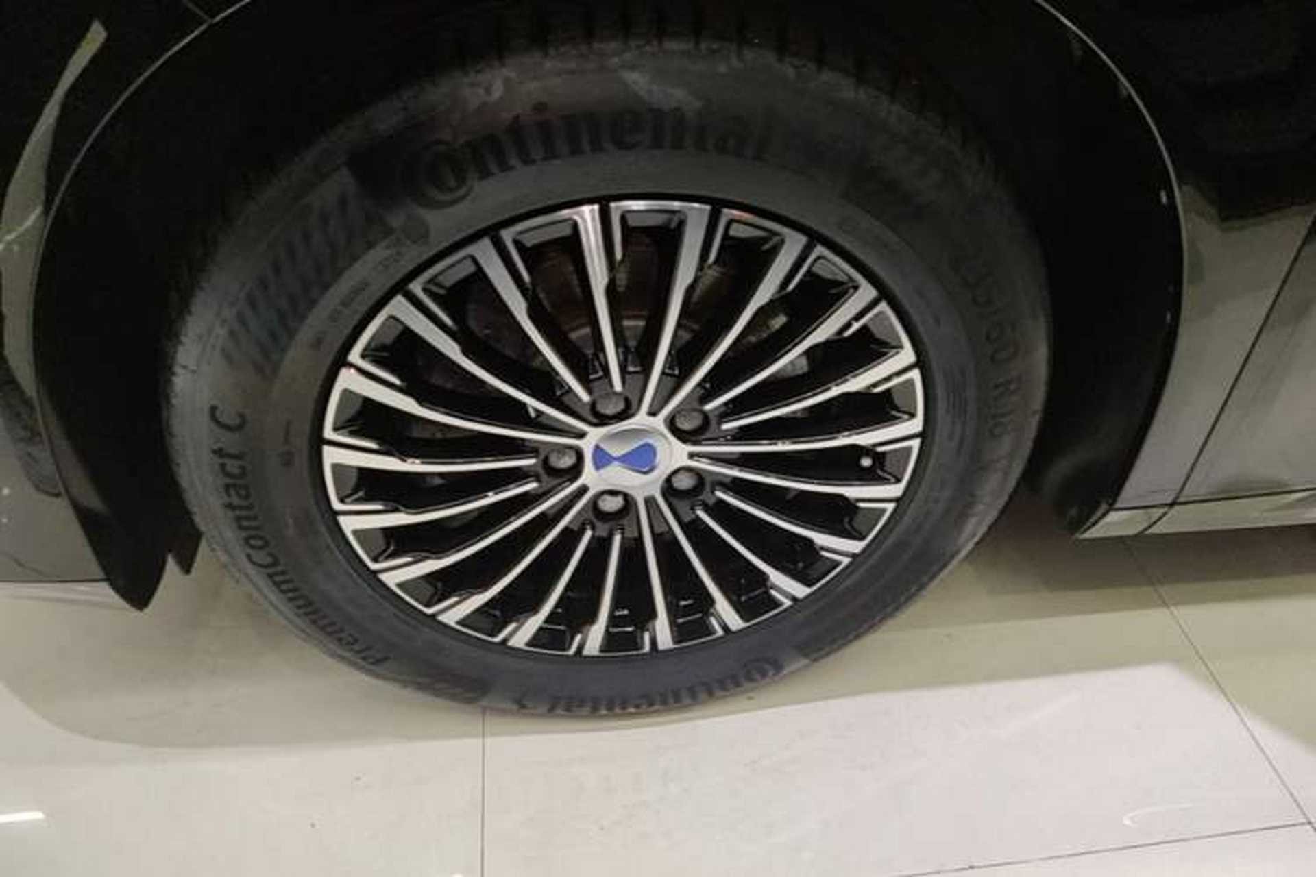 Used Denza D9 2025 DM-i Intelligent Drive 1020 Four-Wheel Drive Flagship Model Left Front Wheel Hub