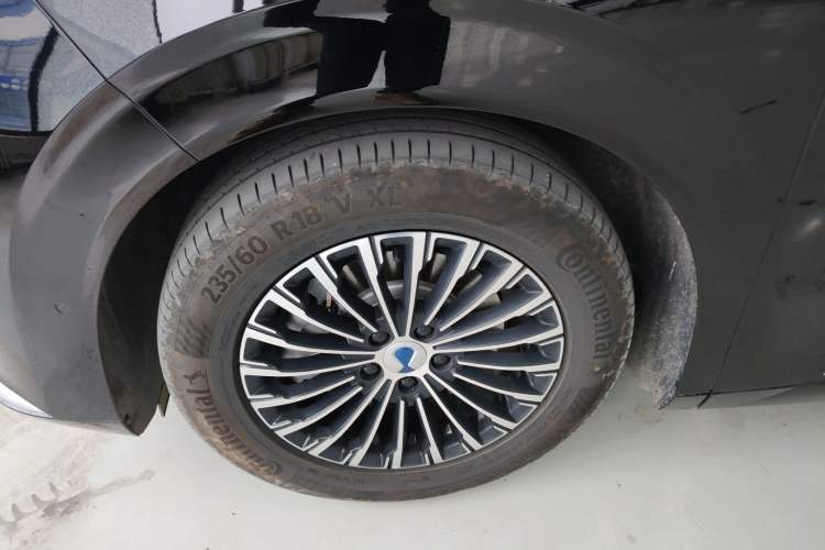 Used Denza D9 2025 DM-i Smart Drive 1020 Four-Wheel Drive Premium Model Left Front Wheel Hub