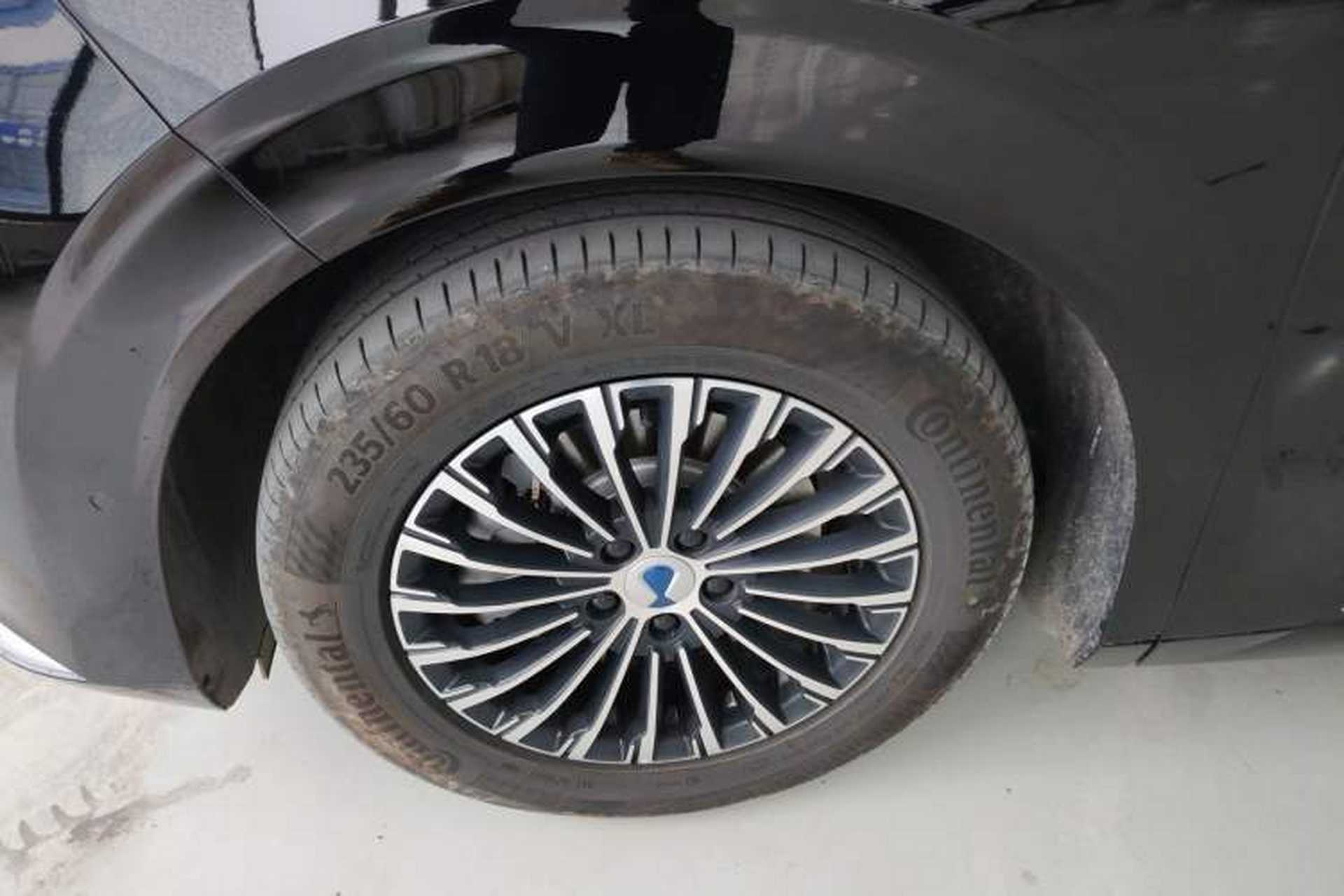 Used Denza D9 2025 DM-i Smart Drive 1020 Four-Wheel Drive Premium Model Left Front Wheel Hub