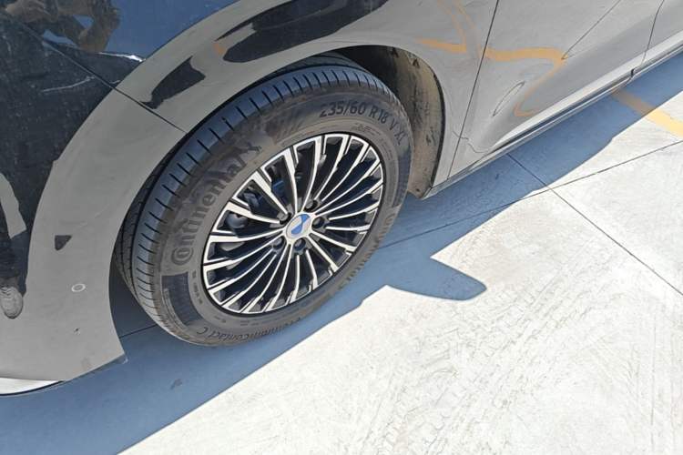 Used Denza D9 2025 Model DM-i Four-Wheel Drive Prestige Edition Left Front Wheel Hub