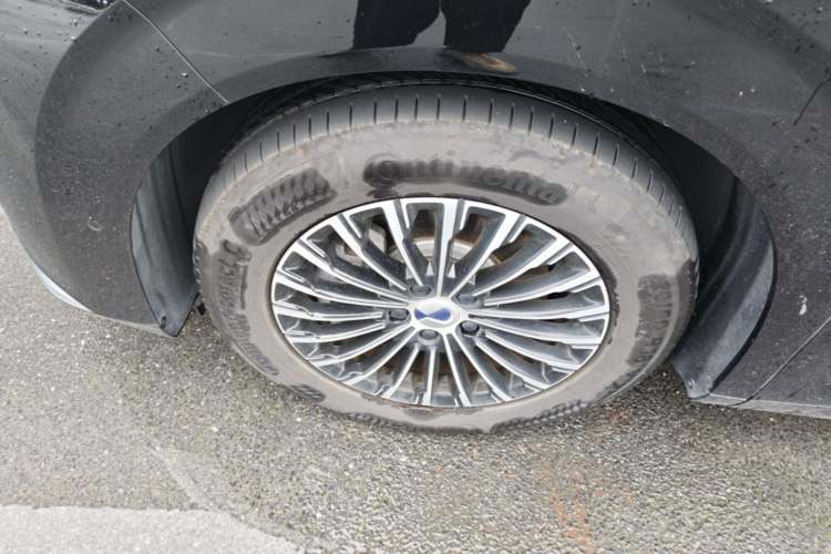 Used Denza D9 2025 DM-i Smart Drive 1020 Four-Wheel Drive Deluxe Model Left Front Wheel Hub