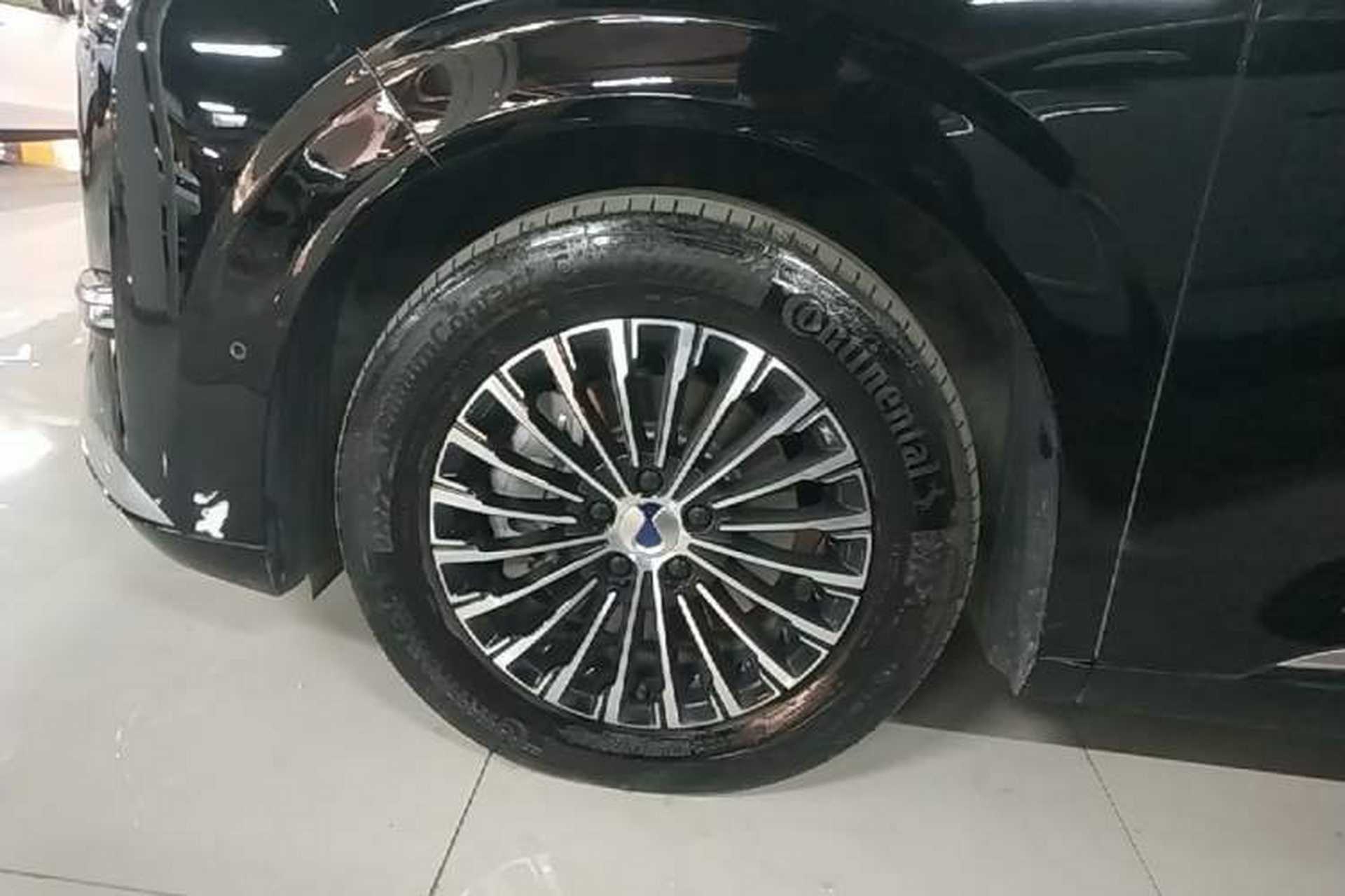 Used Denza D9 2025 DM-i Smart Drive 1020 Four-Wheel Drive Deluxe Model Left Front Wheel Hub
