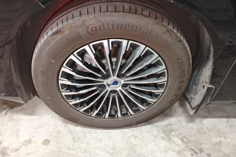 Used Denza D9 2025 DM-i Smart Drive 1020 Four-Wheel Drive Premium Model Left Front Wheel Hub
