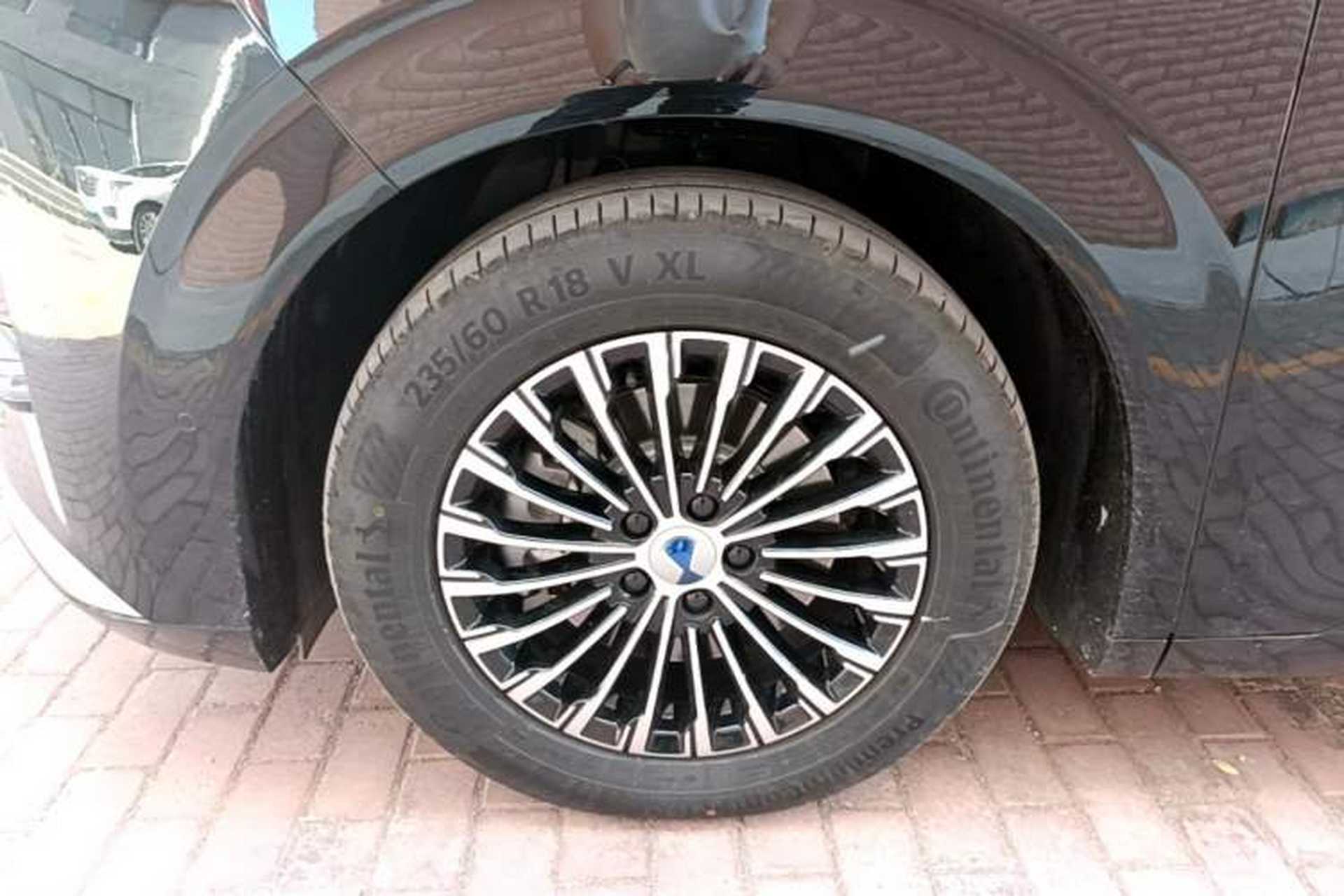 Used Denza D9 2025 Model DM-i Four-Wheel Drive Prestige Edition Left Front Wheel Hub