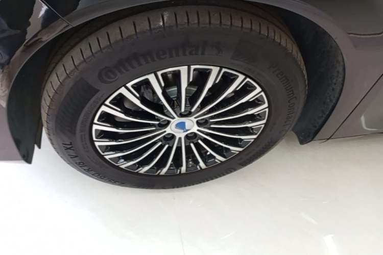 Used Denza D9 2025 DM-i Intelligent Drive 1020 Four-Wheel Drive Flagship Model Left Front Wheel Hub