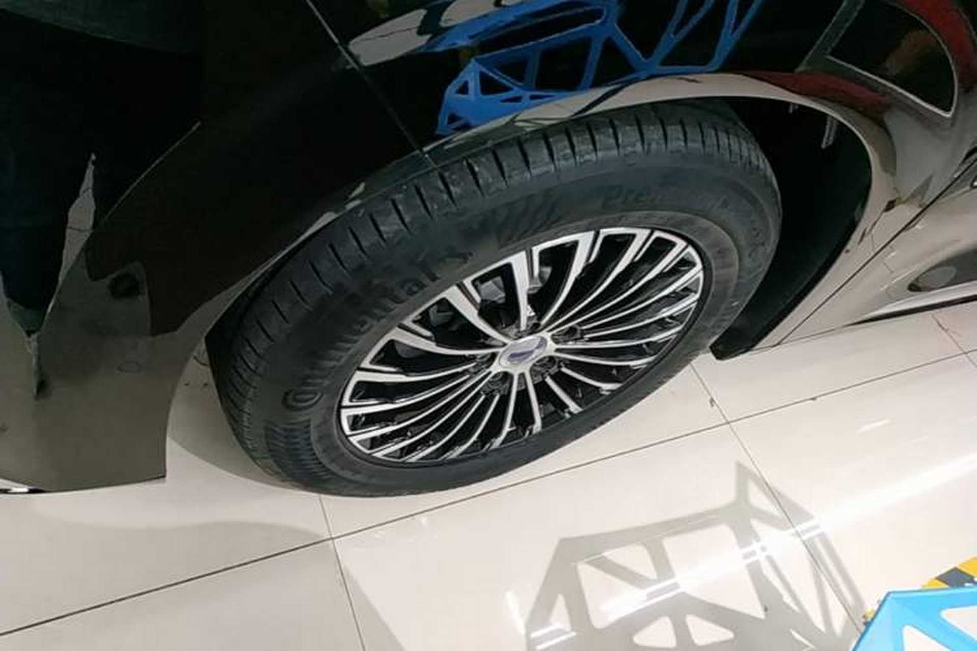 Used Denza D9 2025 DM-i Intelligent Drive 1020 Four-Wheel Drive Prestige Model Left Front Wheel Hub
