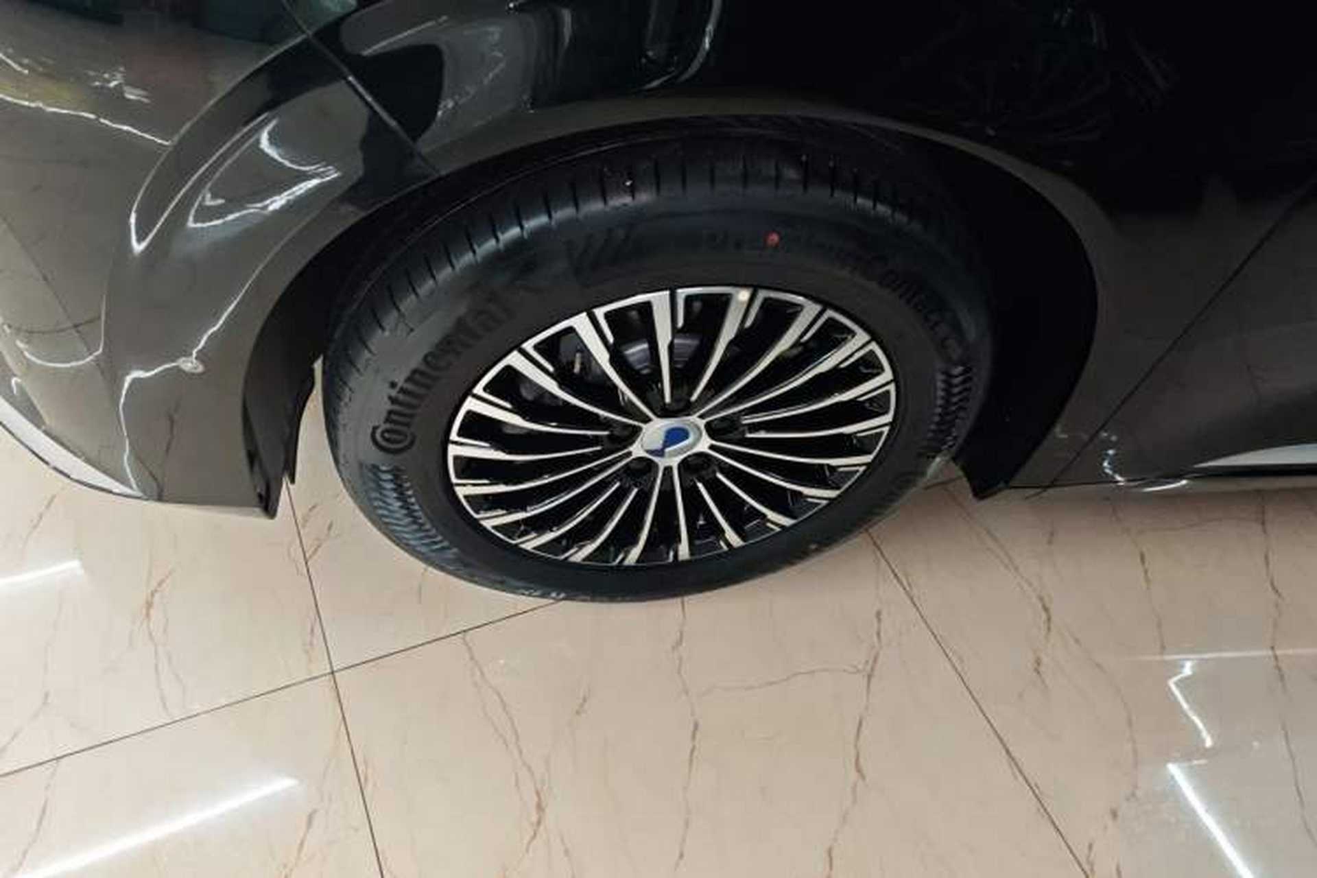 Used Denza D9 2025 DM-i Smart Drive 1020 Four-Wheel Drive Deluxe Model Left Front Wheel Hub