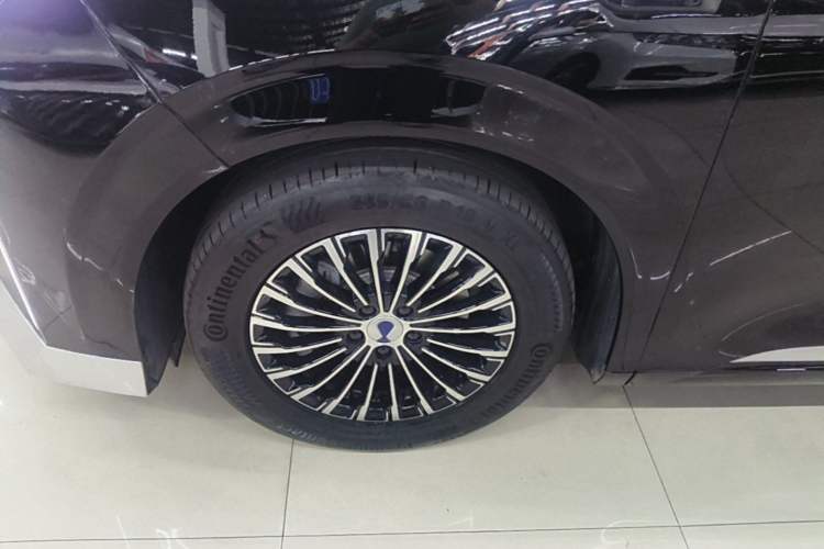 Used Denza D9 2025 DM-i Smart Drive 1020 Four-Wheel Drive Deluxe Model Left Front Wheel Hub