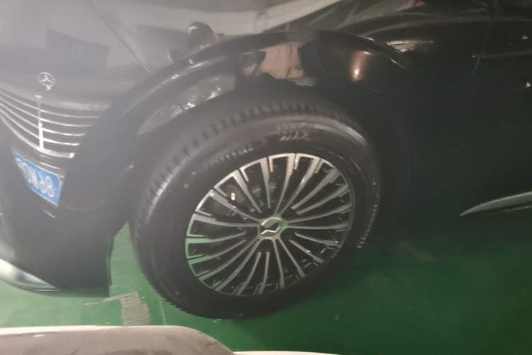 Used Denza D9 2025 DM-i Intelligent Drive 1020 Four-Wheel Drive Prestige Model Left Front Wheel Hub