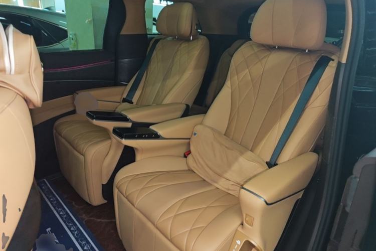 Used Denza D9 2025 DM-i Intelligent Drive 1020 Four-Wheel Drive Prestige Model Left Rear Seat