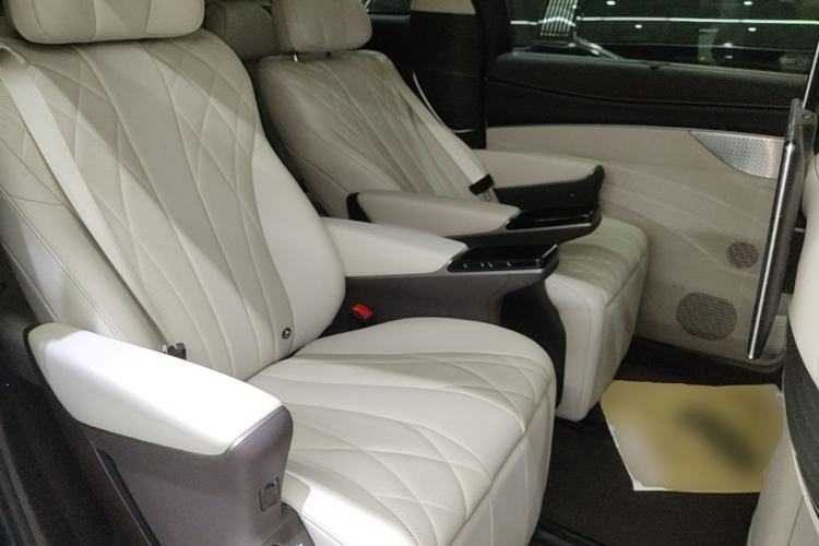 Used Denza D9 2025 DM-i Intelligent Drive 1020 Four-Wheel Drive Flagship Model Left Rear Seat