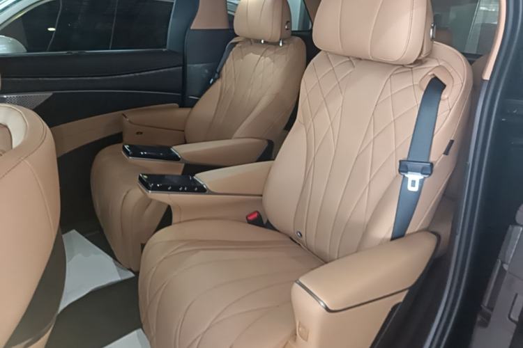 Used Denza D9 2025 DM-i Smart Drive 1020 Four-Wheel Drive Deluxe Model Left Rear Seat
