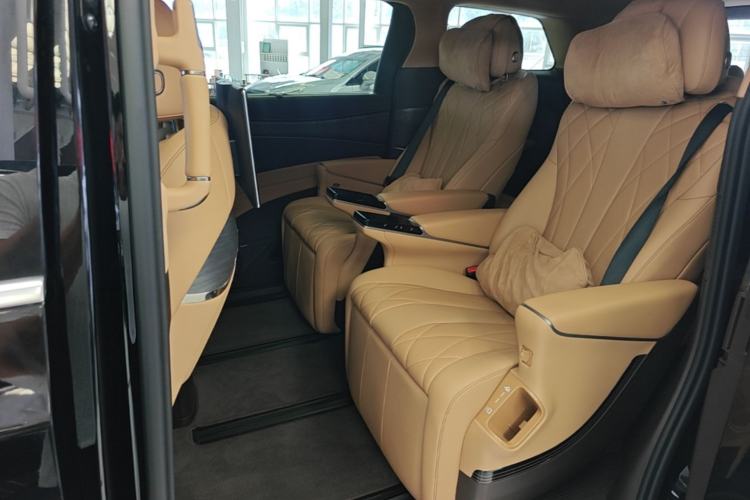 Used Denza D9 2025 DM-i Intelligent Drive 1020 Four-Wheel Drive Prestige Model Left Rear Seat