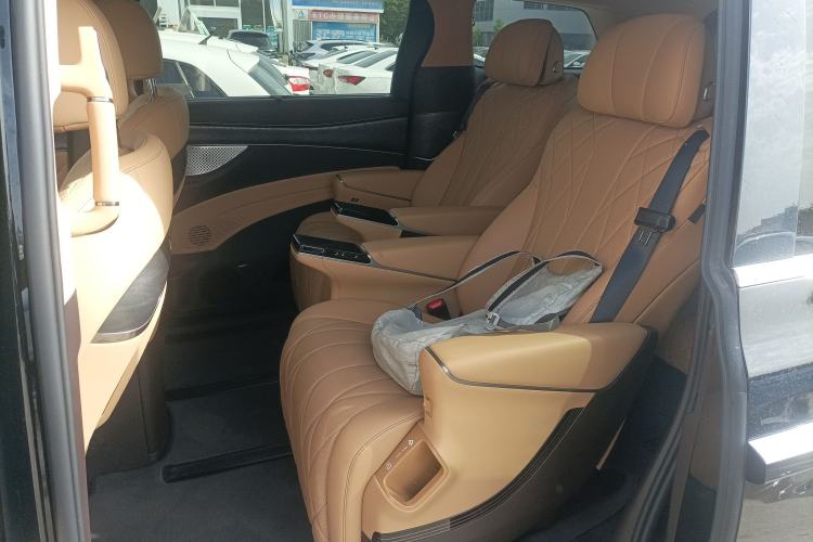Used Denza D9 2025 DM-i Smart Drive 1020 Four-Wheel Drive Deluxe Model Left Rear Seat