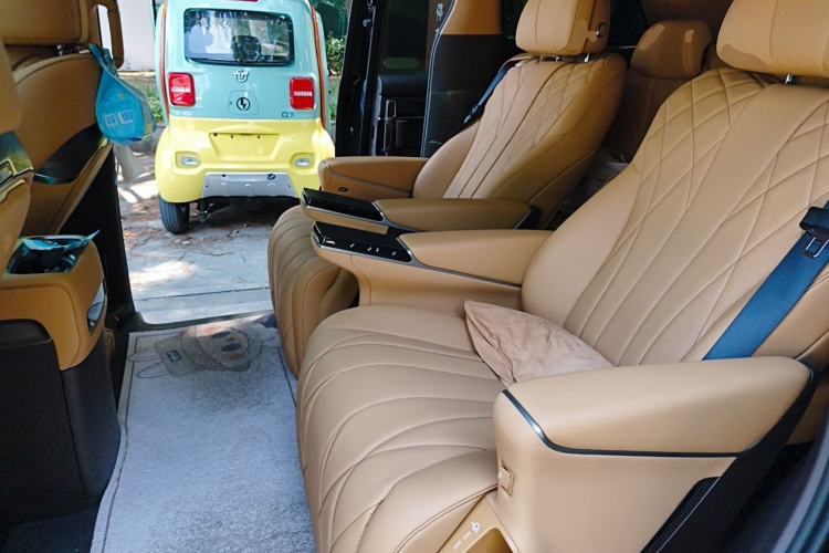 Used Denza D9 2025 DM-i Smart Drive 1020 Four-Wheel Drive Premium Model Left Rear Seat