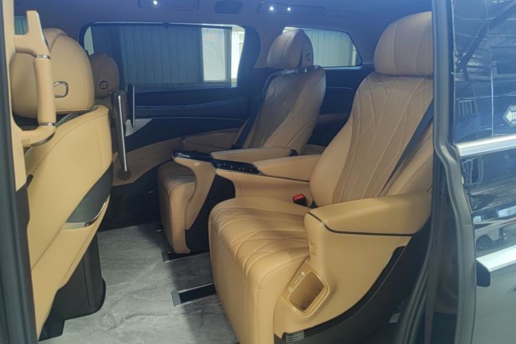 Used Denza D9 2025 DM-i Intelligent Drive 1020 Four-Wheel Drive Prestige Model Left Rear Seat