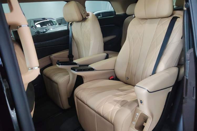 Used Denza D9 2025 DM-i Intelligent Drive 1020 Four-Wheel Drive Prestige Model Left Rear Seat