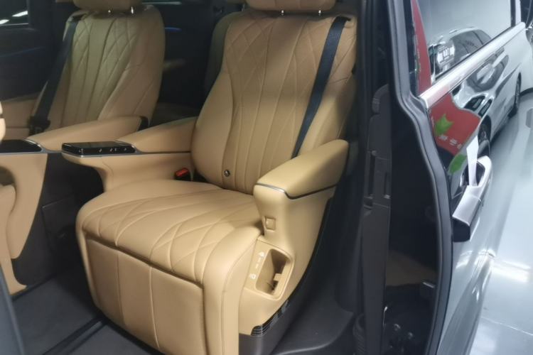 Used Denza D9 2025 DM-i Intelligent Drive 1020 Four-Wheel Drive Flagship Model Left Rear Seat