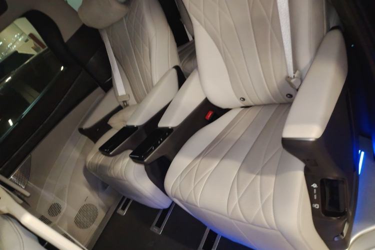 Used Denza D9 2025 DM-i Intelligent Drive 1020 Four-Wheel Drive Prestige Model Left Rear Seat