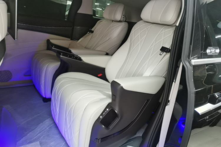 Used Denza D9 2025 DM-i Smart Drive 1020 Four-Wheel Drive Deluxe Model Left Rear Seat