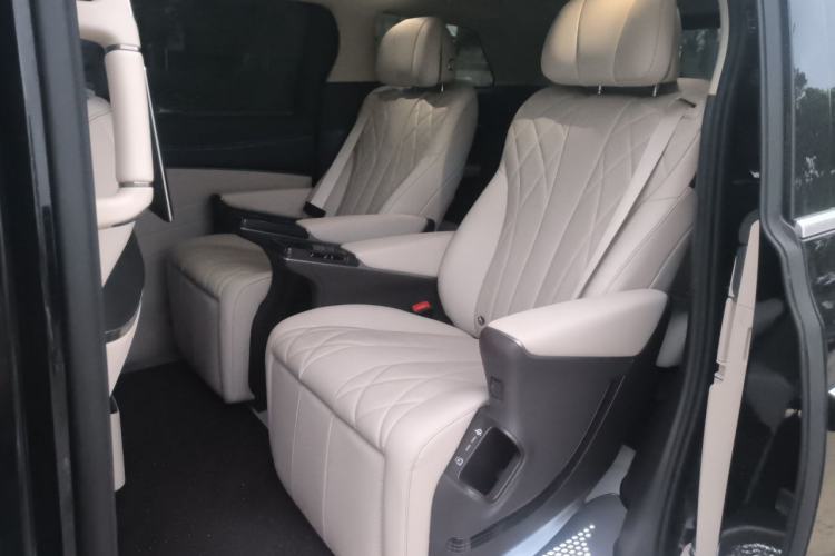 Used Denza D9 2025 DM-i Intelligent Drive 1020 Four-Wheel Drive Prestige Model Left Rear Seat
